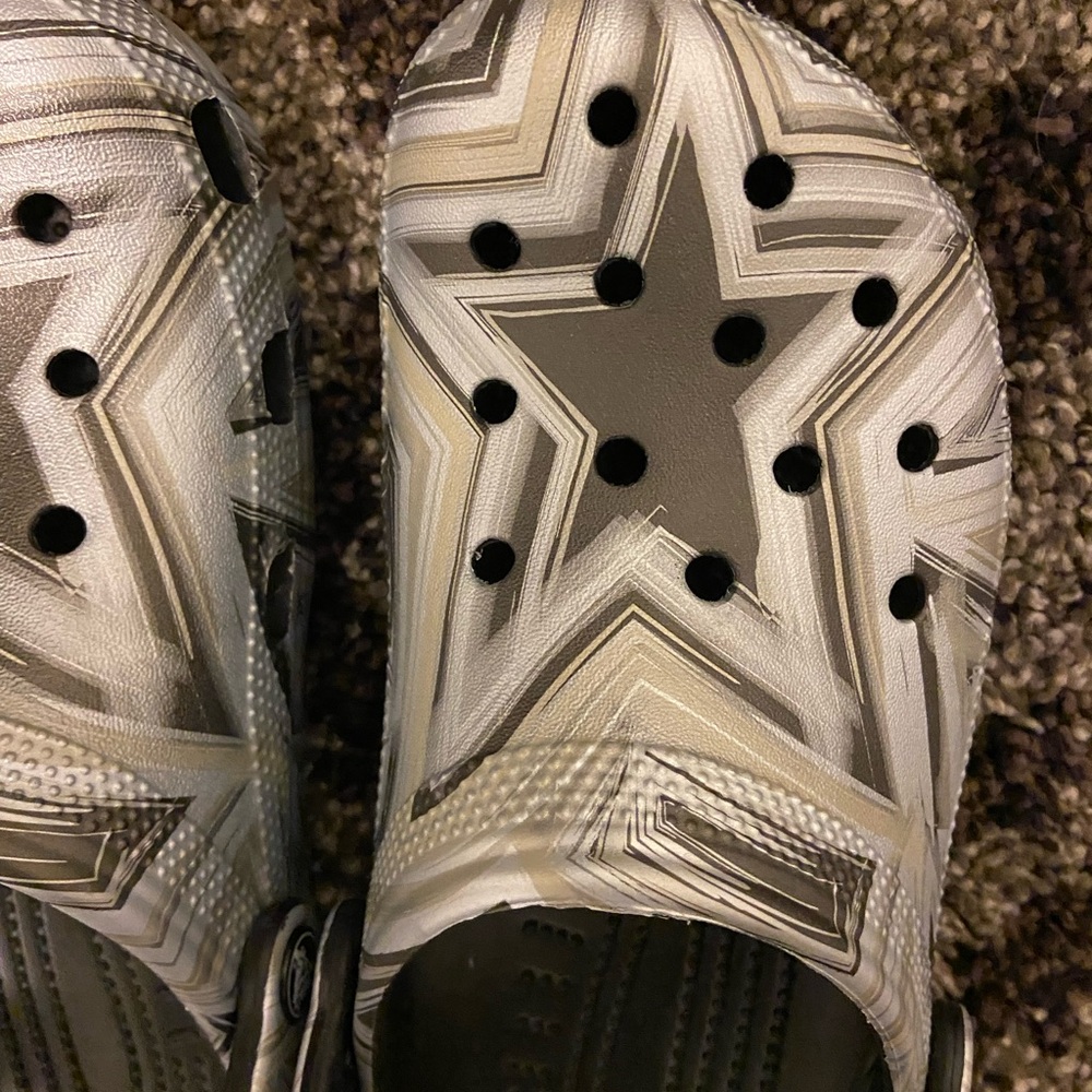 Raiders NFL COLORS silver&black 9 NEW crocs - Picture 3 of 11